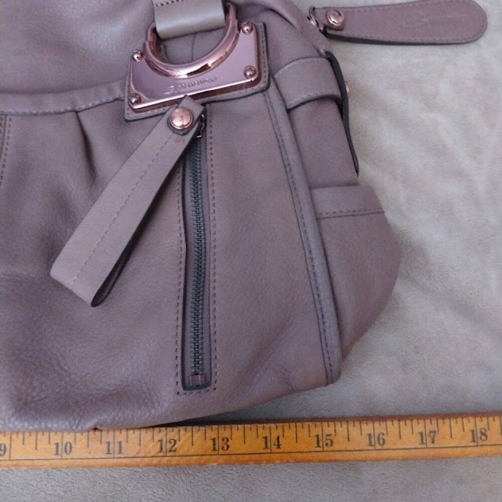 B MAKOWSKY Taupe Soft Leather Handbag Purse Shoulder Bag Large Rosegold Accents - Picture 8 of 11